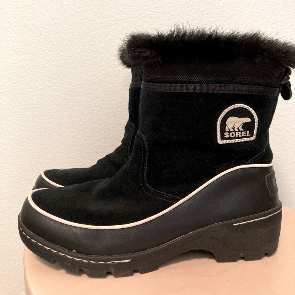 SOREL black suede & faux fur snow-boot with non slip rubber tread size US 6.5